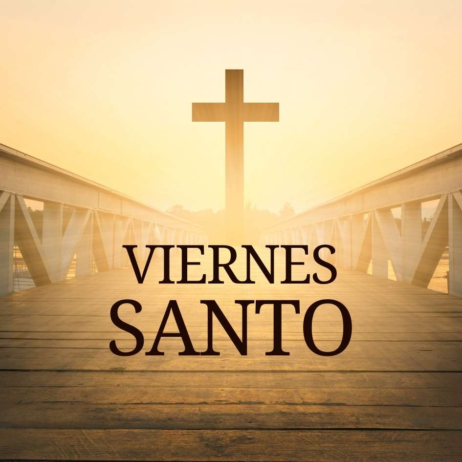 Una imagen de un sereno amanecer detrás de una cruz al final de un muelle de madera con las palabras "Viernes Santo" indicando la celebración del Viernes Santo.